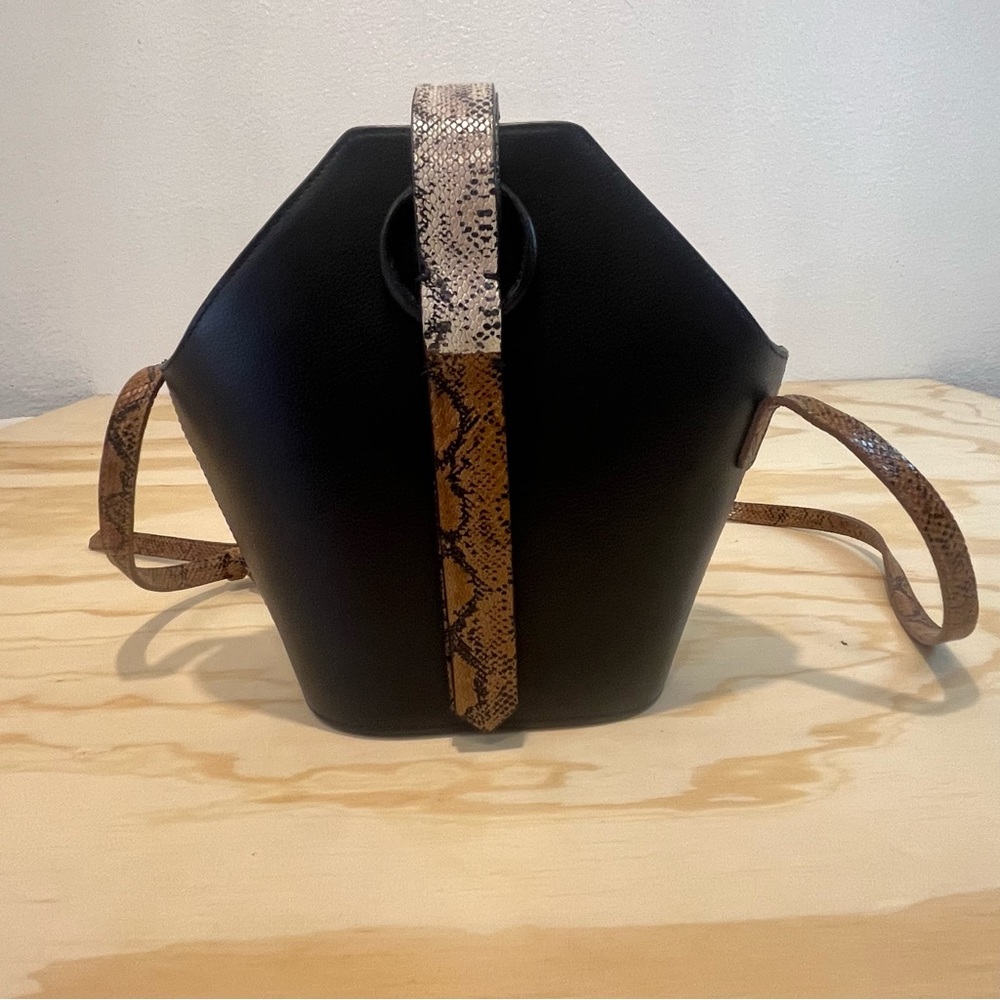 Kaanas Crossbody bag